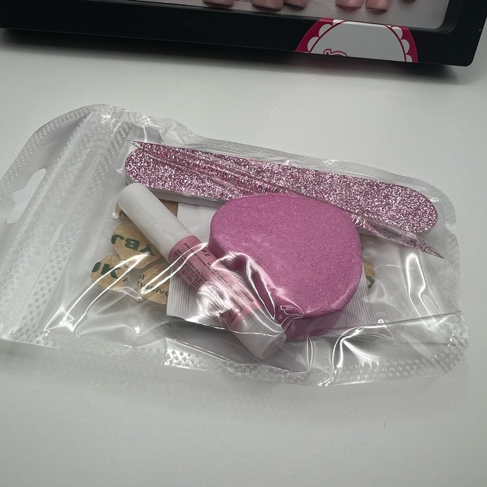 10 pcs Hello Kitty Inspired Press On Nails Set - Picture 5 of 6